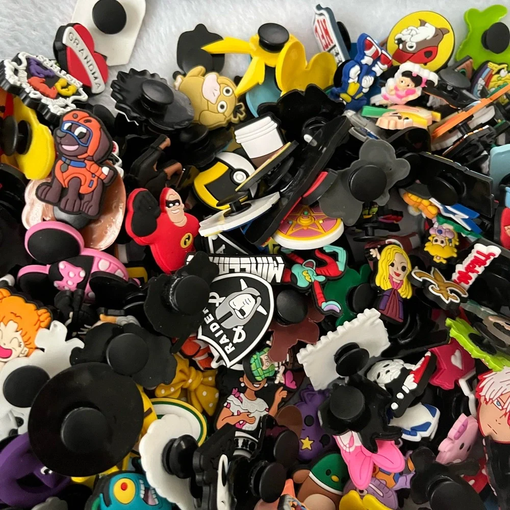 25 PIECE RANDOM CROC CHARMS - Picture 10 of 13